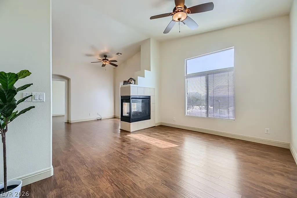 2 bed, 2.0 bath, 1128 sqft, $1,750 — Photo 3
