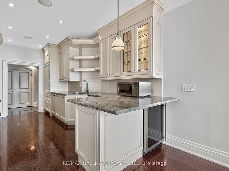 1166 Bay St #Penthouse 1 — Photo 21