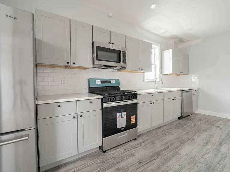 194 N Chestnut St — Photo 9