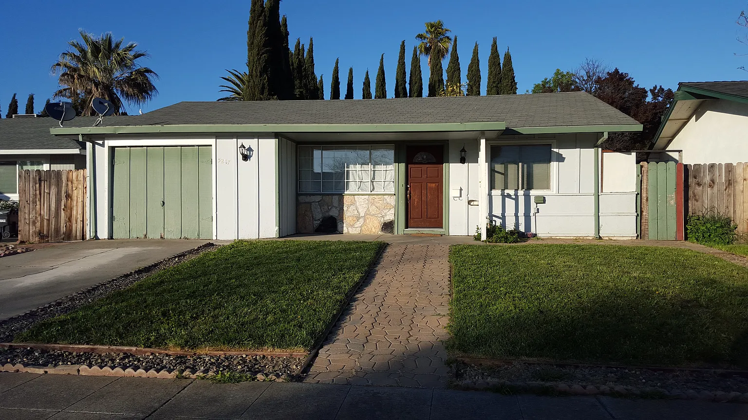 5287 Peony Dr photo 1