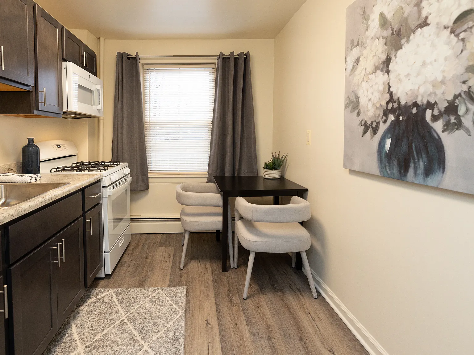 Loch Bend Apartments — Photo 3
