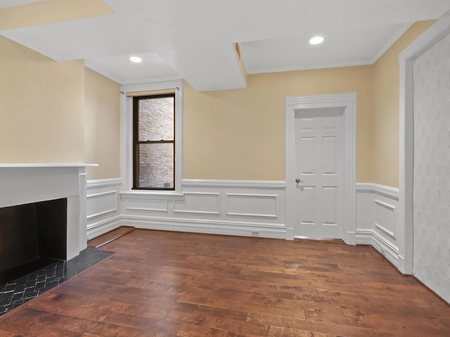 2 bed, 1.0 bath, 750 sqft, $4,000 — Photo 3