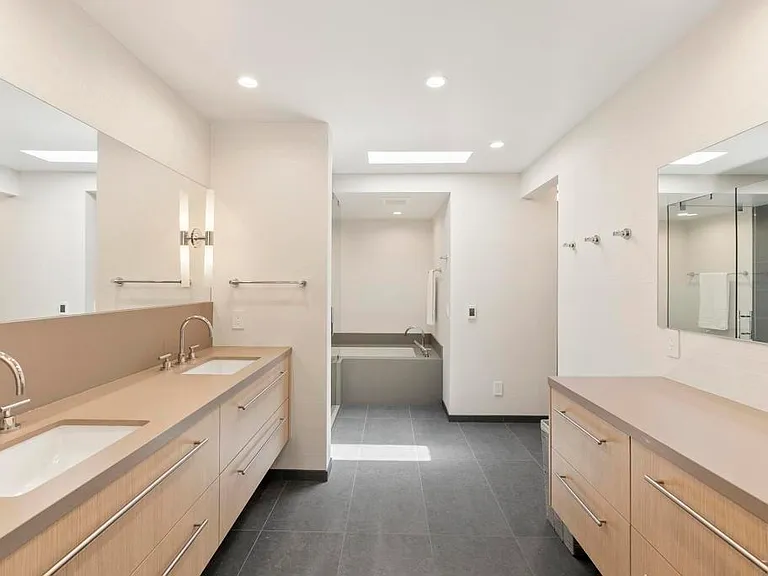 2110 Avenida De La Playa #C — Photo 8