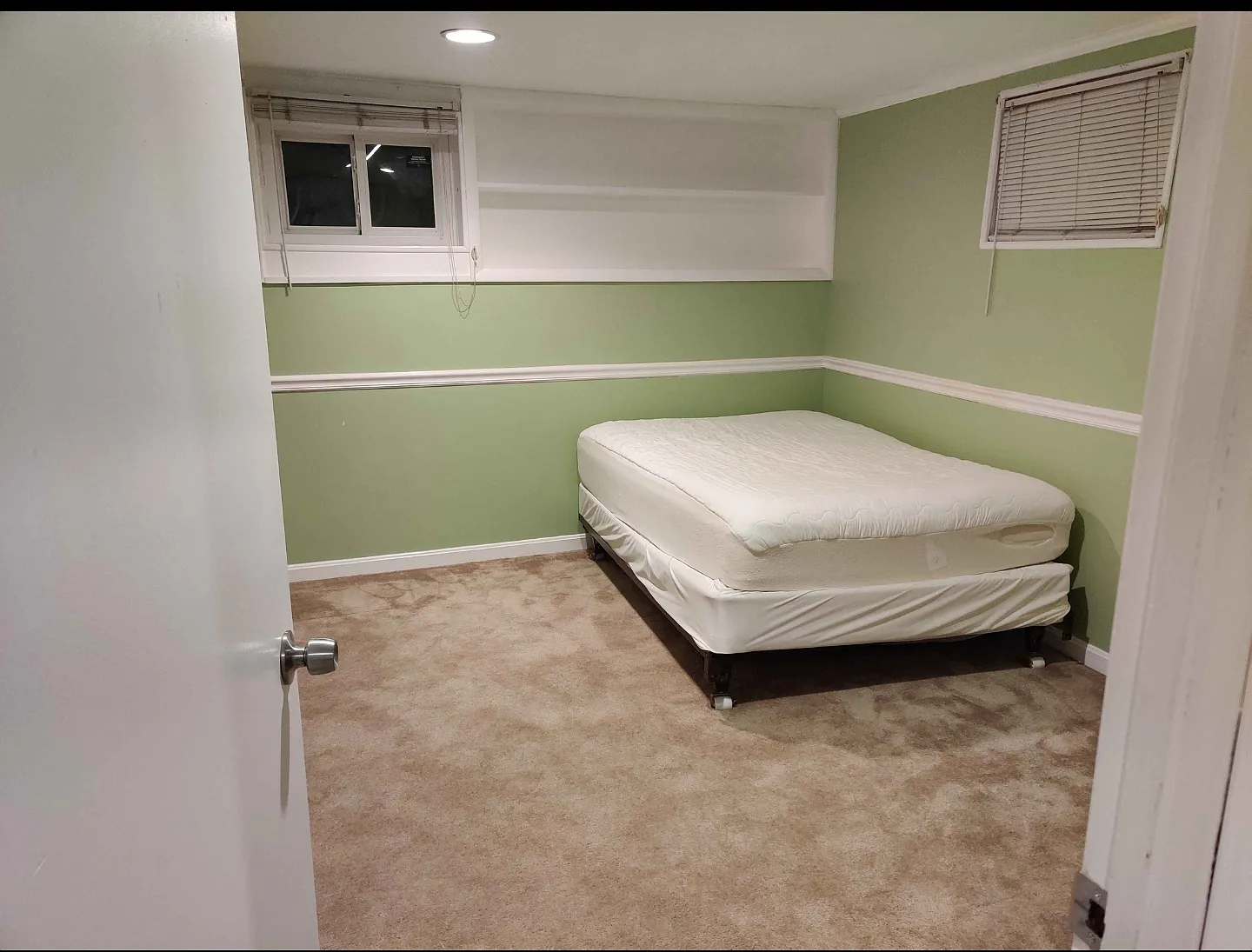 4 bed, $850 — Photo 1