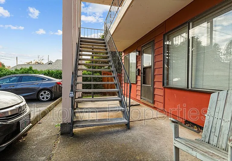4127 SE 28th Ave — Photo 3