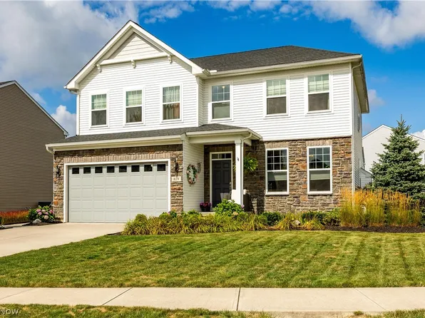 819 Bearing Ct, Amherst, OH 44001