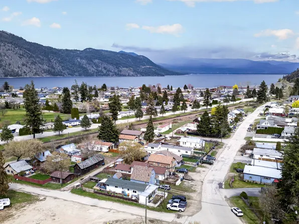 1018 Hillside Ave, Chase, BC V0E 1M0