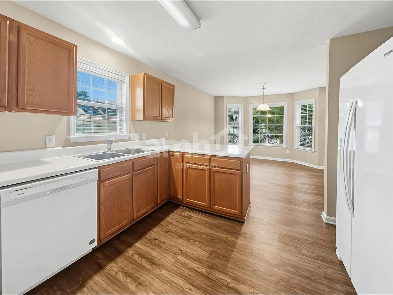 3 bed, 2.5 bath, 1669 sqft, $1,955 — Photo 4
