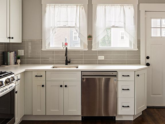 3rd image of 6 Chestnut Ave APT 1