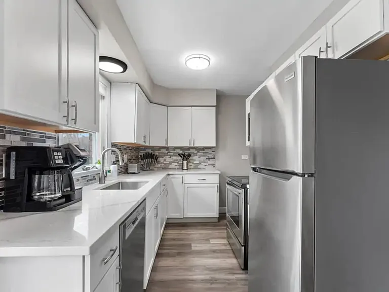 Springhill Dr — Photo 3