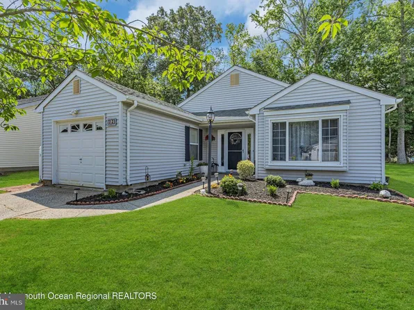 121 Lantern Pl, Little Egg Harbor, NJ 08087