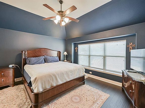 4th image of 1108 Longhorn Dr