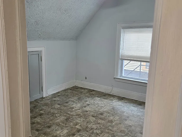 194 Altruria St #3 — Photo 3