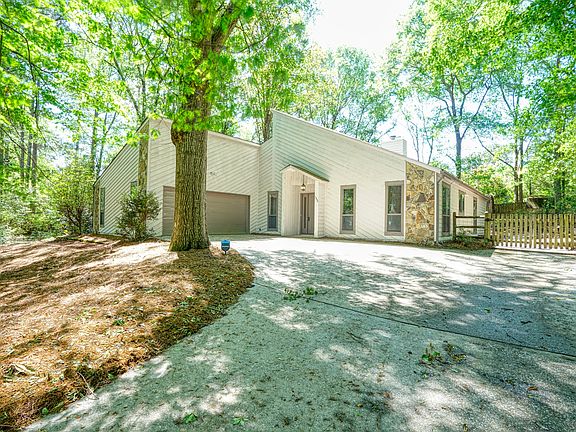 2nd image of 1366 Springwood Dr NW