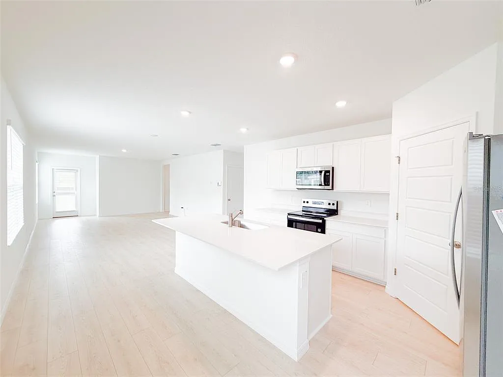 4 bed, 2.0 bath, 1665 sqft, $2,350 — Photo 3