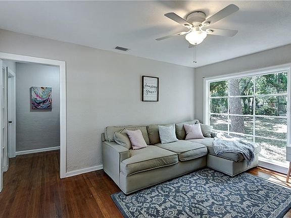 4th image of 825 Escambia Dr