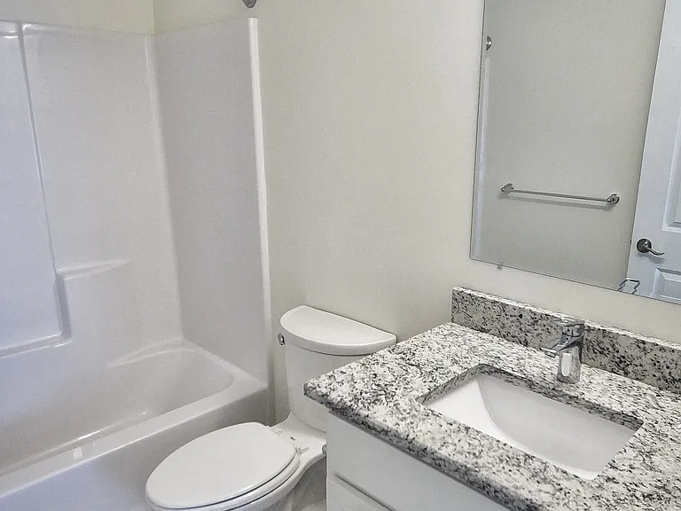 Ashton Place Apartments — Photo 9