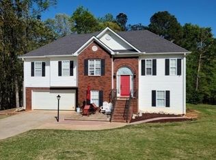 124 Leguin Forest Dr, Locust Grove, GA 30248