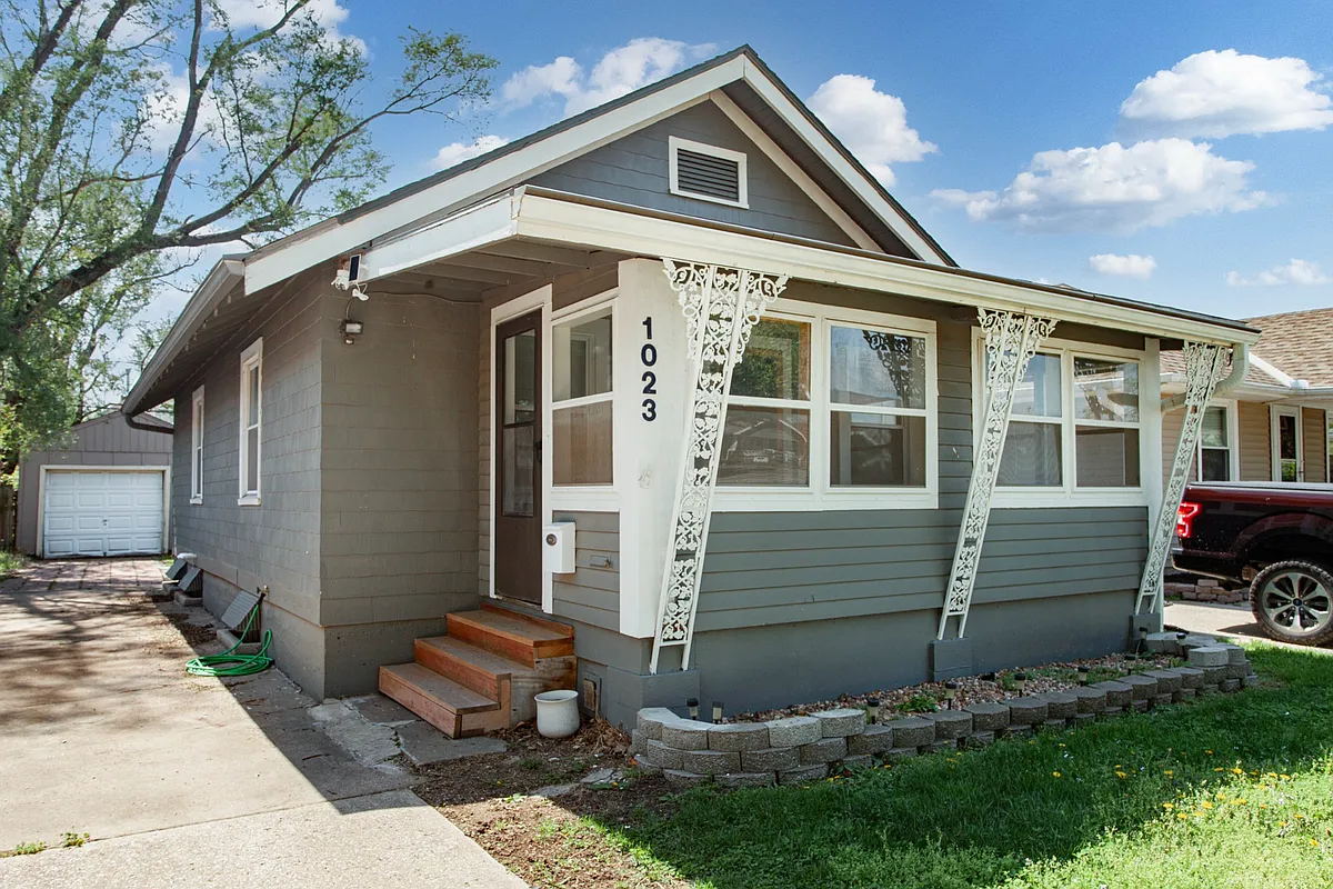 Building Photo - 1023 E 22nd Ave