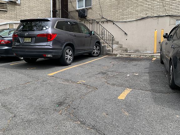 2nd image of 112 Coral St APT 2