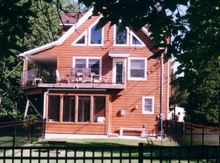 1009 Delaware Dr, Milford, PA 18337