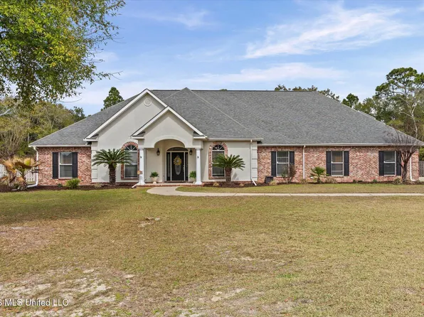 7900 Clamshell Ave, Ocean Springs, MS 39564