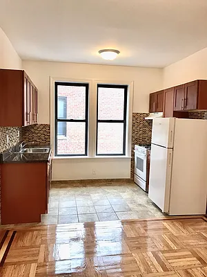 Rented by Zikos Realty Services | media 1