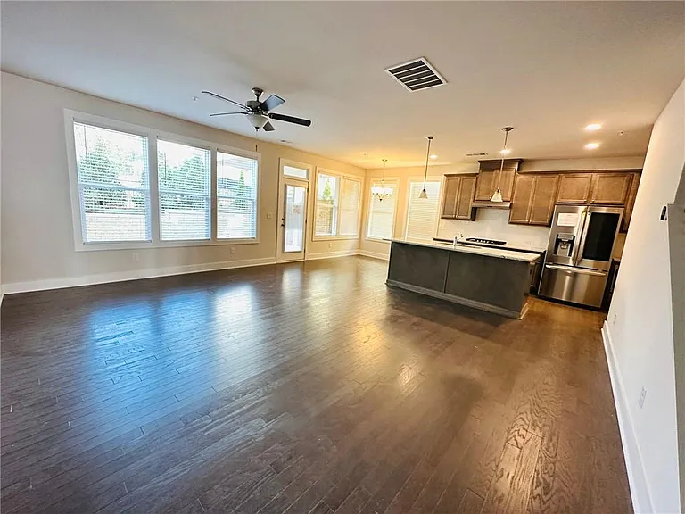 1252 Windmill Pkwy — Photo 3