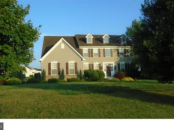 2nd image of 19 Valley Ln
