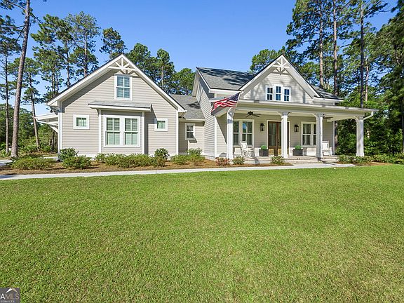 2nd image of 206 Clubhouse Cir