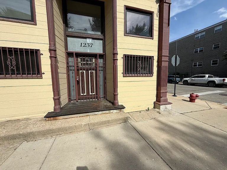 1237 N Noble St #1F — Photo 19