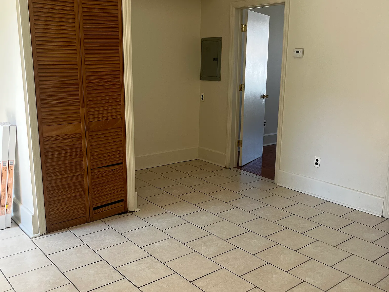 2 bed, 800 sqft, $1,400 — Photo 2