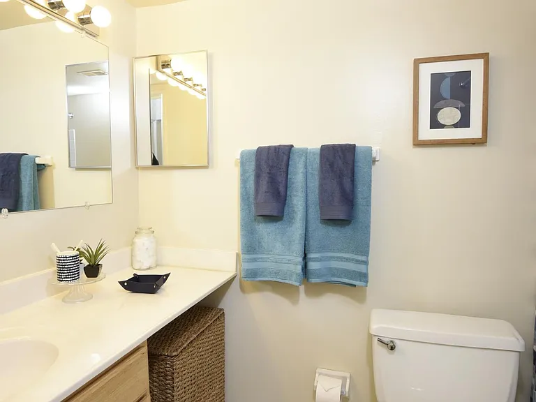 Deer Park Apartments — Photo 11
