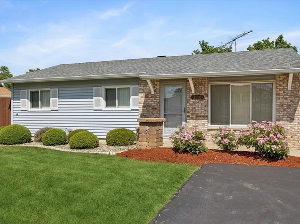 120 Olympic Dr, Bolingbrook, IL 60440