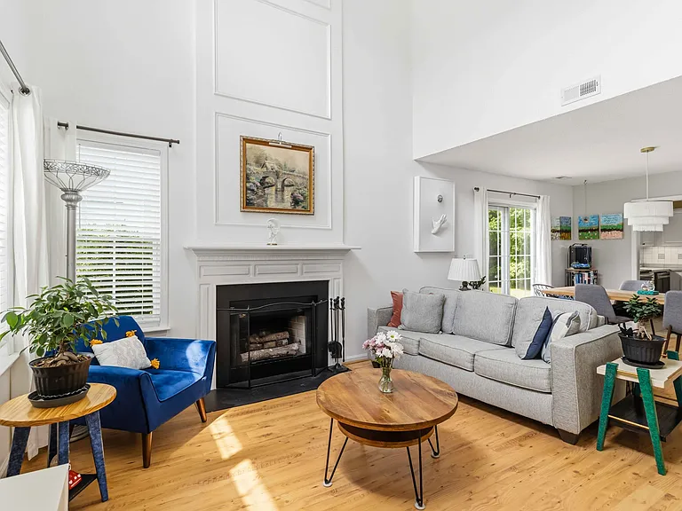 111 Briarhaven Dr — Photo 3