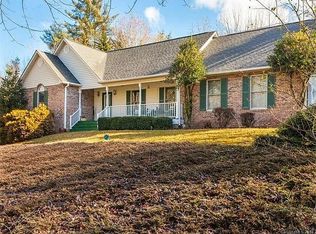 106 Fish Hawk Dr, Hendersonville, NC 28739