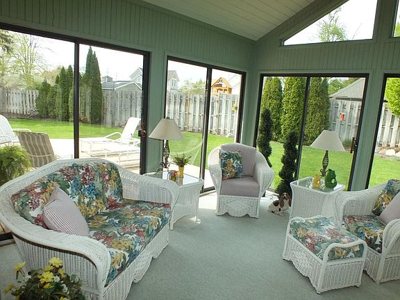 4th image of 64 Winterhalder Dr