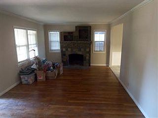 2nd image of 1828 W Elmwood Ave