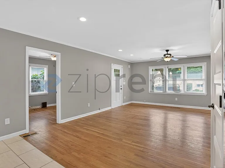 1404 Lockwood Dr SW — Photo 10