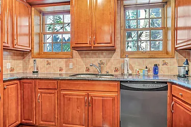 Rented by Avi Nash Associates