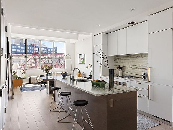 4th image of 338 Berry St APT 5C