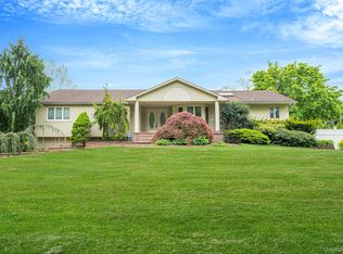 14 Penn Dr, Dix Hills, NY 11746