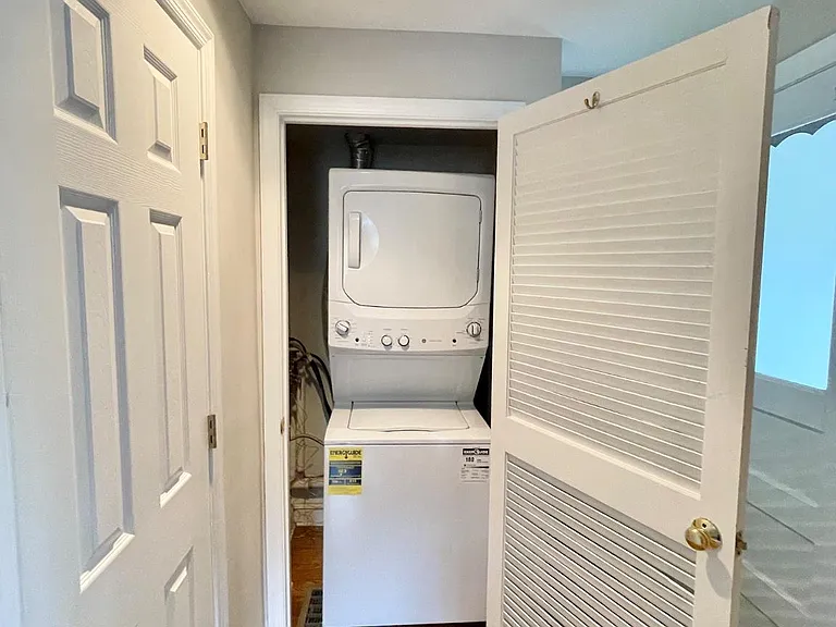 2528 N Winchester St — Photo 12