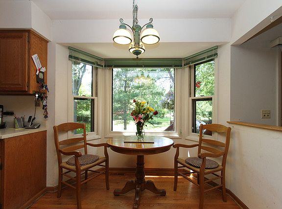 3rd image of 30190 N Oak Grove Ave