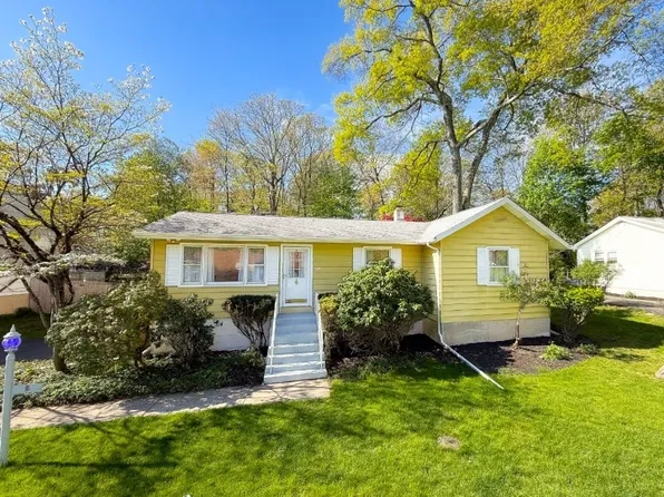 8 Dale Trl, Hopatcong Boro, NJ 07843