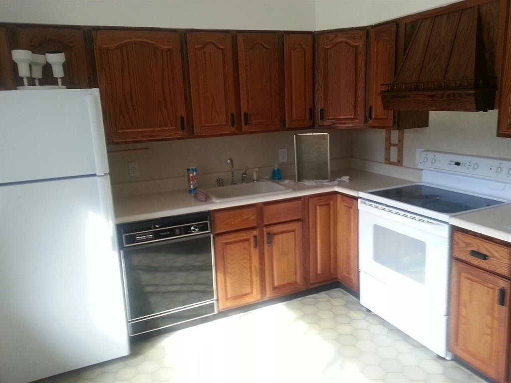 12 Laura Ln, Kiamesha Lake, NY 12751 Zillow