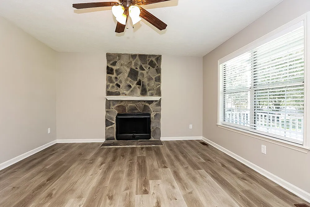3 bed, 2.0 bath, 1863 sqft, $2,295 — Photo 4