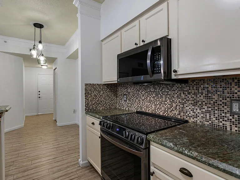 10103 Myrtlewood Cir W — Photo 9