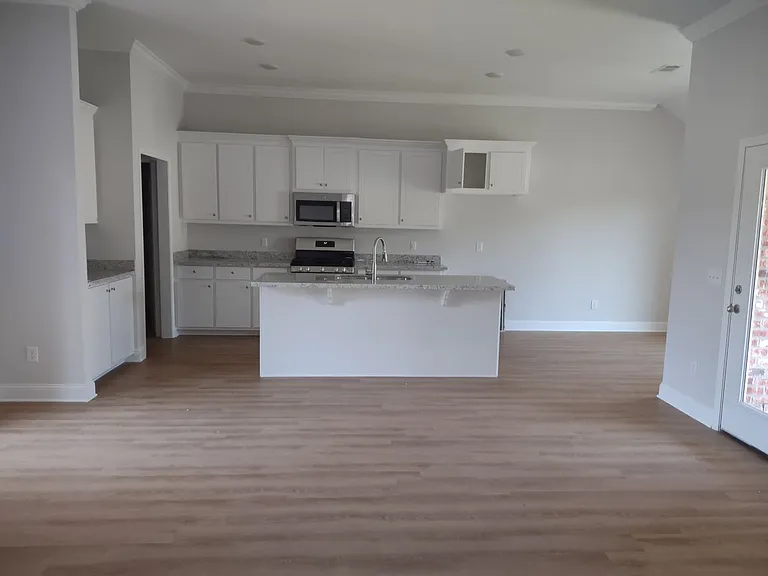 576 Silver Hill Dr — Photo 6