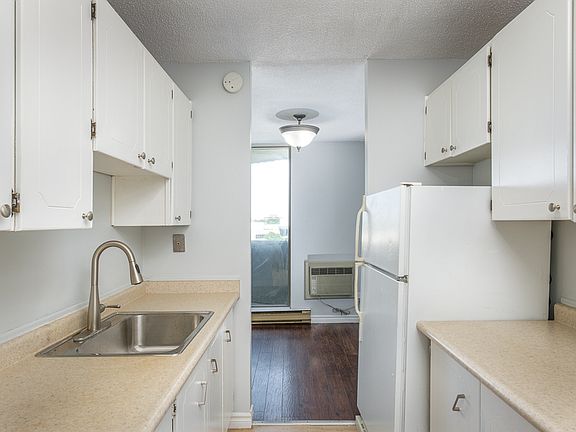 3rd image of 1103 Jalna Blvd #412